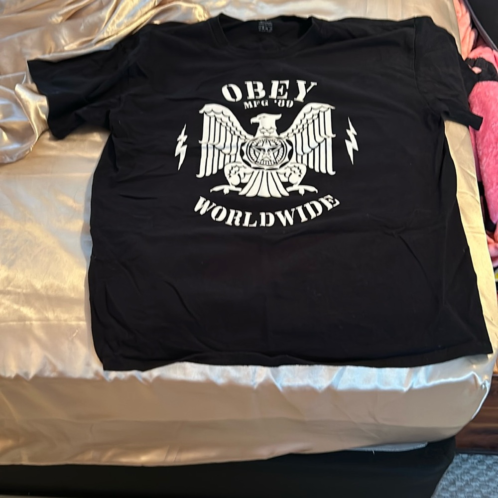Black obey tshirt